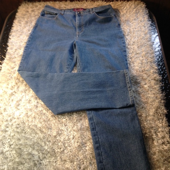 gloria vanderbilt jeans styles